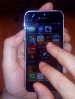 Ein iPhone-Bildschirm mit Navigations-App